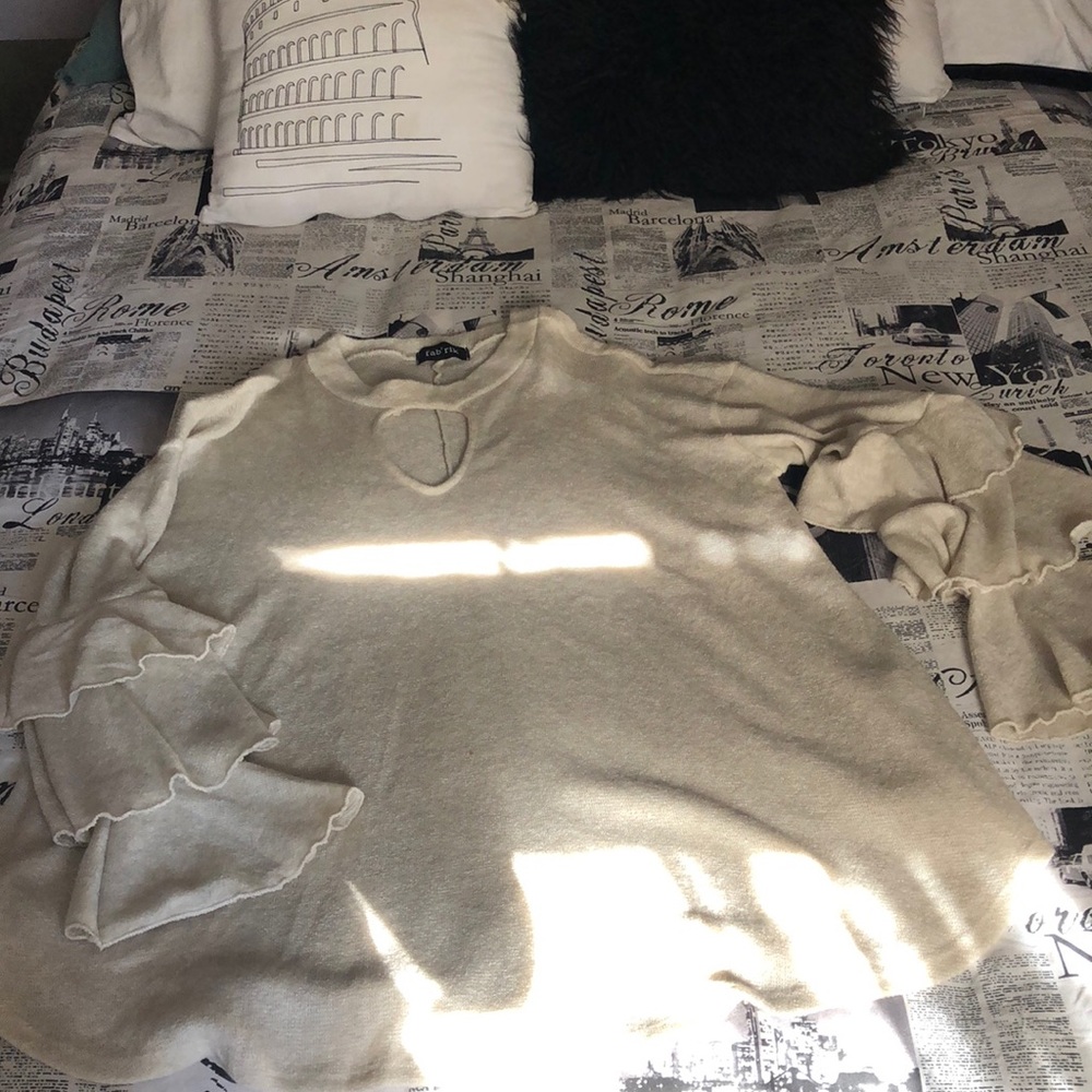 Fab’ rik Bell sleeve sweater